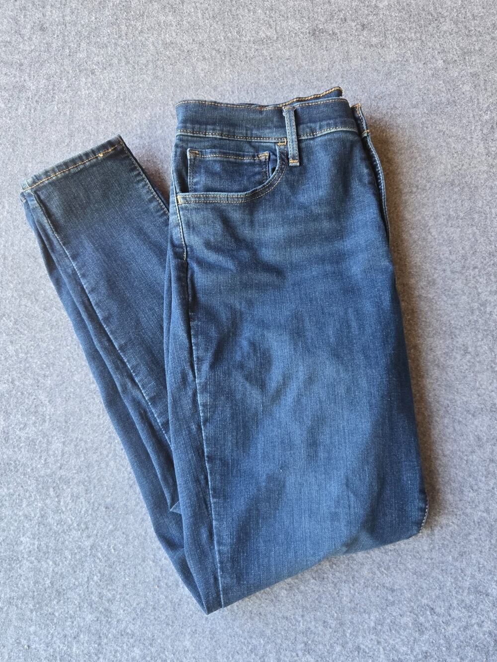 Levi's Women's Jeans 720 High-Rise Super Skinny Dark Wash Size 33 (34x30)